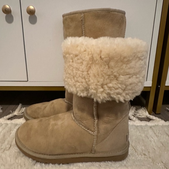 UGG Women’s Classic Tall Boot, Tan, Size 5 - Picture 9 of 9